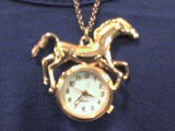 pendentif montre cheval.jpg