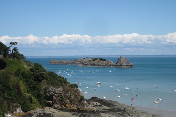 Rocher-De-Cancale.jpg