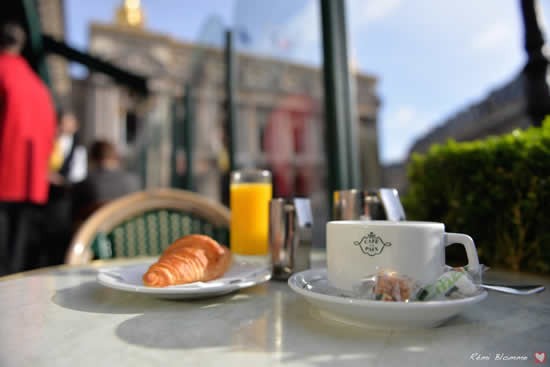 Petit-Dejeuner-Cafe-de-la-Paix.jpg