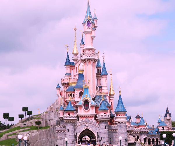 Chateau-Disneyland-Paris.jpg