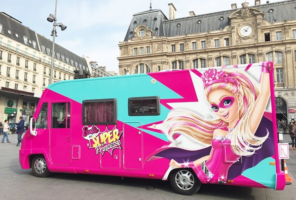 Camping-Car-Barbie-Tournee.jpg