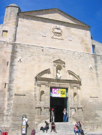 Eglise-Ste-Anne-Arles.jpg