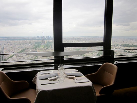 Vue-Restaurant-Ciel-de-Paris.jpg