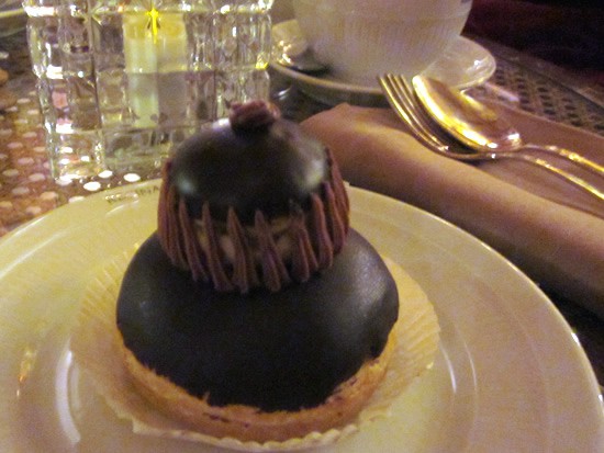 Religieuse-Au-Chocolat-Laduree.jpg