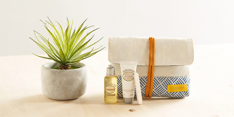 Trousse de mini produits à l'amande L'Occitane