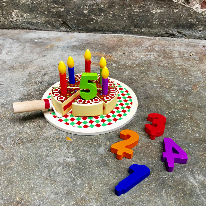 Gâteau d'anniversaire en bois
