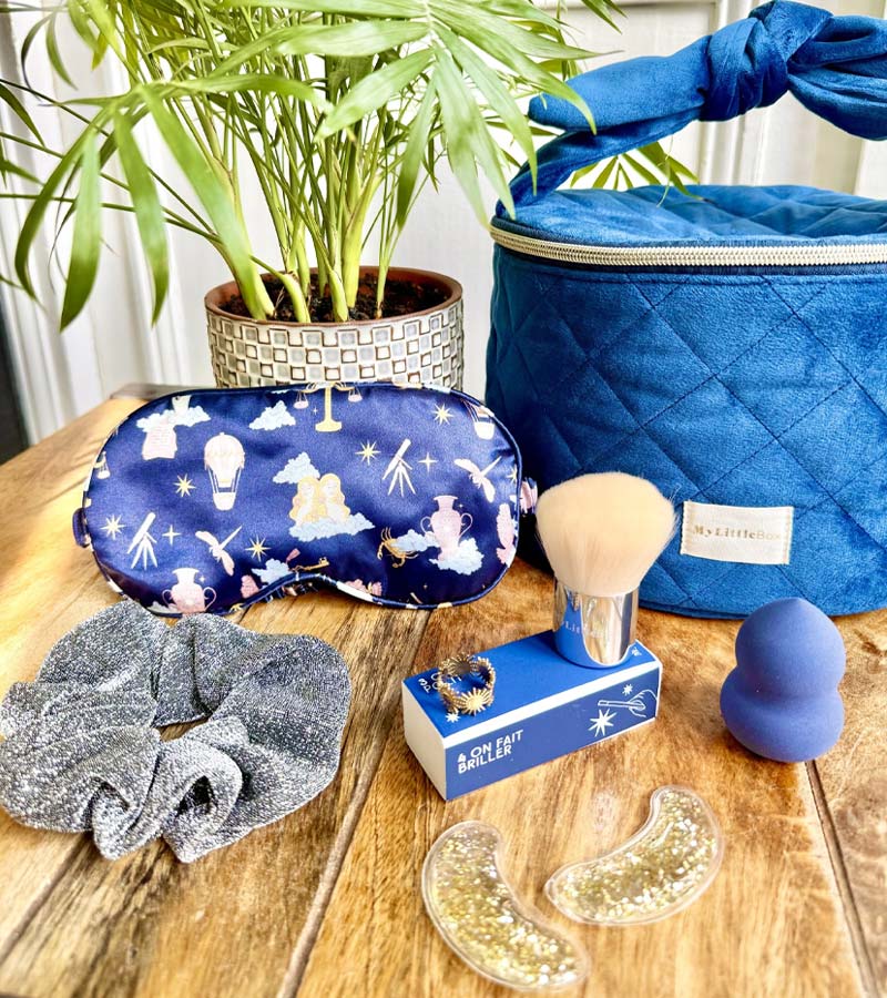 Accessoires à l'intérieur du vanity de l'avent My Little Box